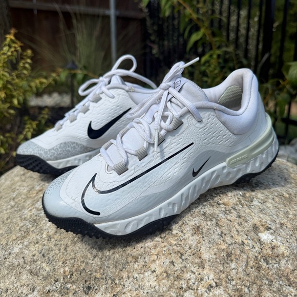 Nike Women's Alpha Huarache Elite 4 Turf Softball Shoes White Size 7 Athletic - Picture 3 of 11